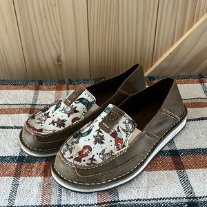 Women’s size 7 Ariat Flats, Brand new w/o box